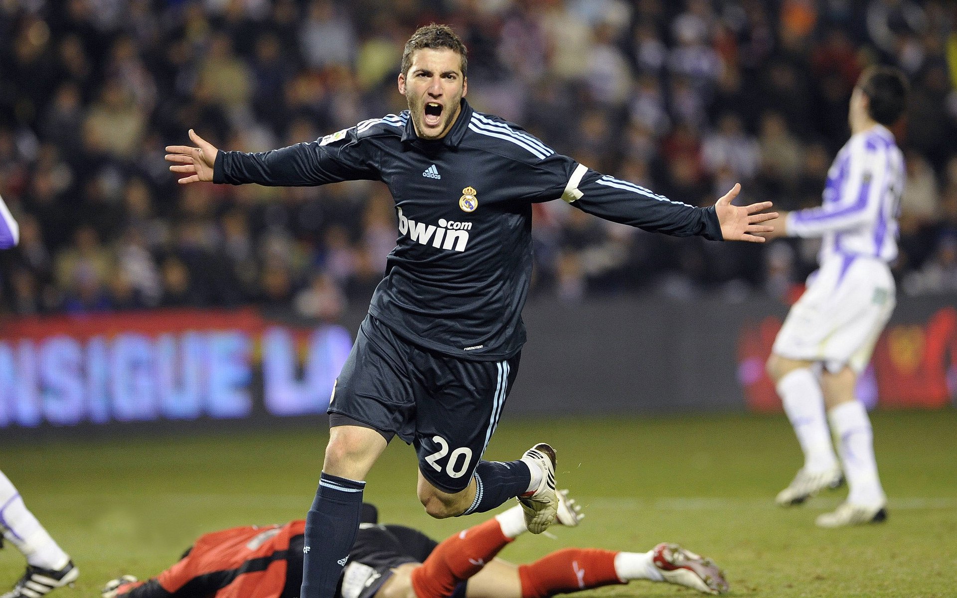 九游娱乐网页版-“尼古拉斯·桑特基的远射与精准控制，成就阿根廷美洲狮队的攻守平衡”